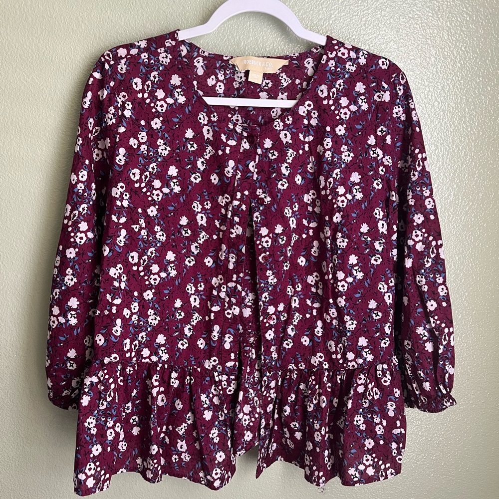 Women’s Spring Dressy Floral Blouse Size L. Rounded neckline, 3/4 sleeve.